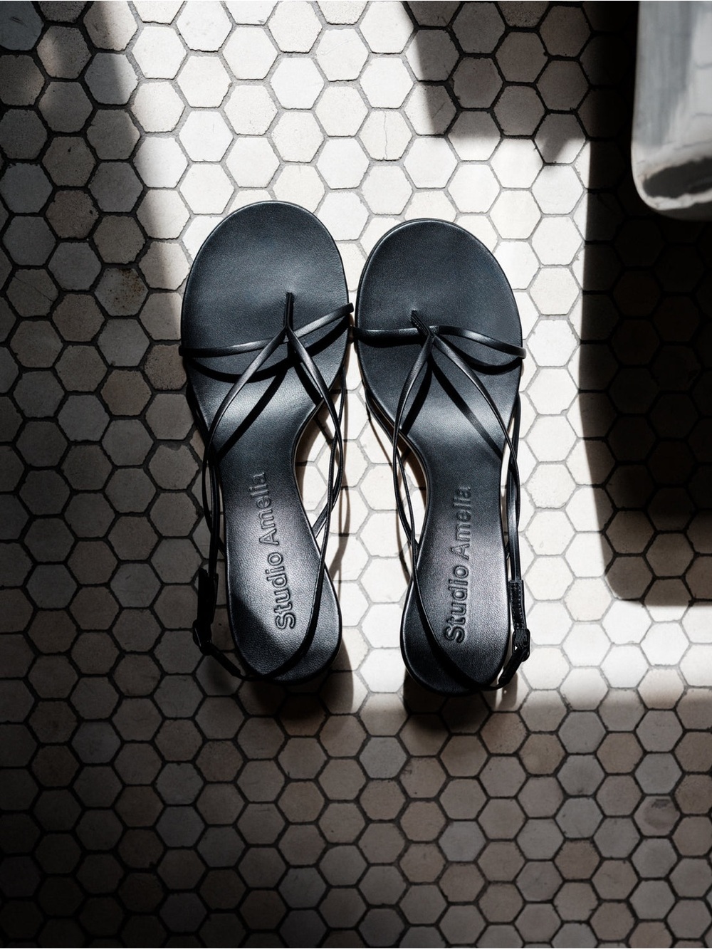 STUDIO AMELIA Black Minimal Strappy Wishbone Sandals